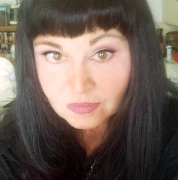 Poshmark profile picture for @kaww